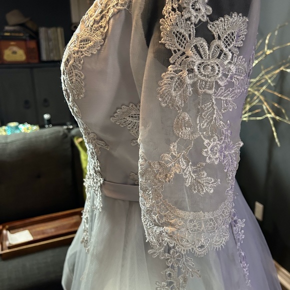 GREY LACE AND TULLE HIGH LOW WEDDING DRESS US SIZE 8 - Picture 5 of 5